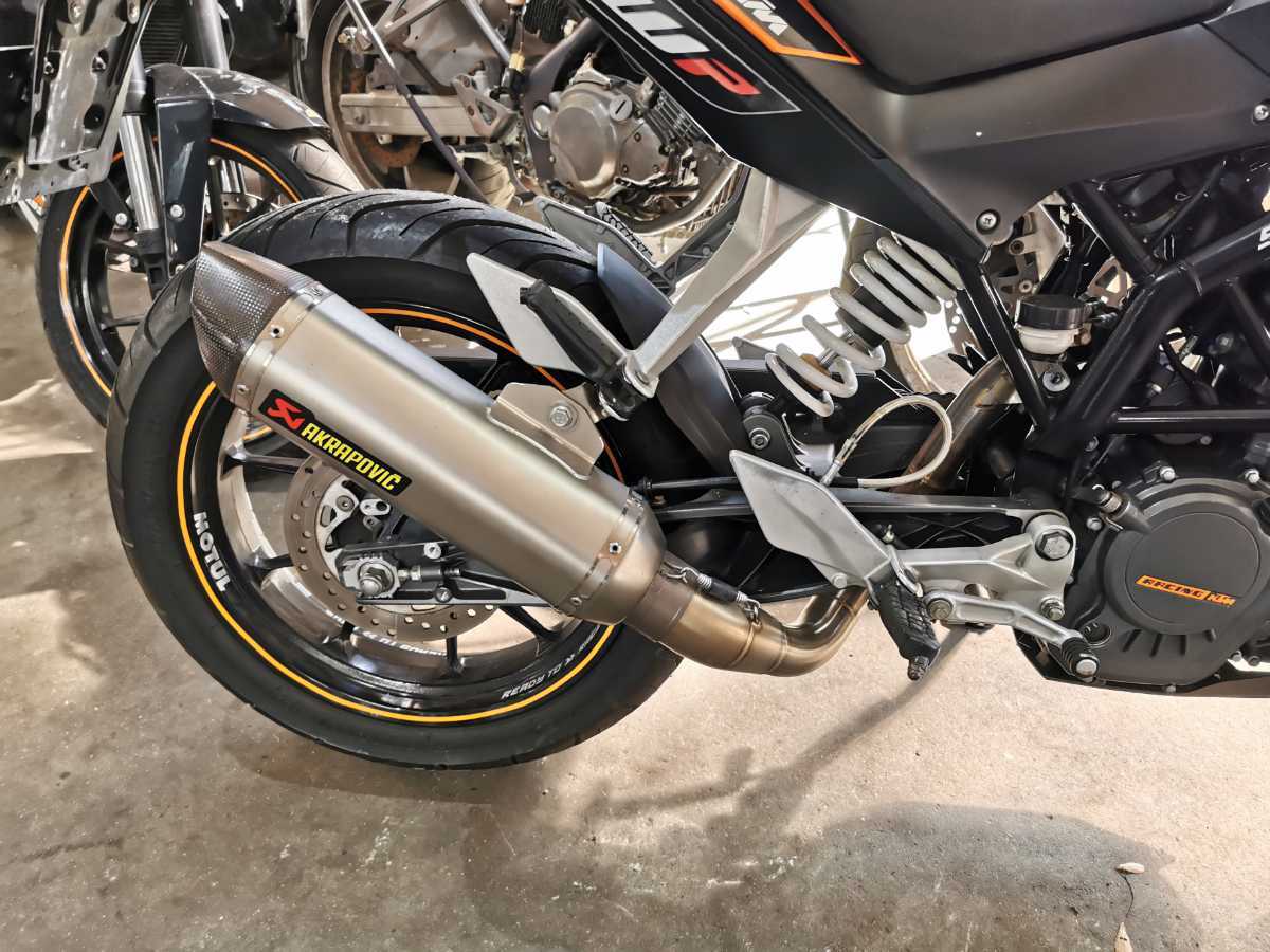 KTM DUKE 125 200 250 390用アクラポビッチマフラー 本物 中古美品 無