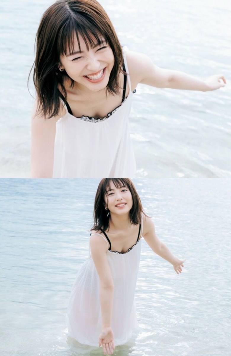 浜辺美波 写真集 『 20 ニジュウ 』 ポスカ付　帯付/美品_4