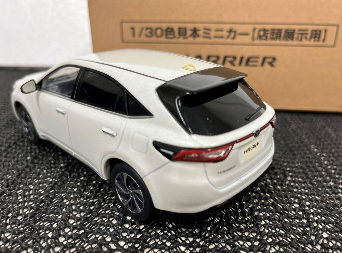 【新品】トヨタ ハリアー 60系後期 1/30 ホワイトパールクリスタルシャイン ハリアー トヨタ カラーサンプル ミニカー 60系後期 60系 | ホワイト