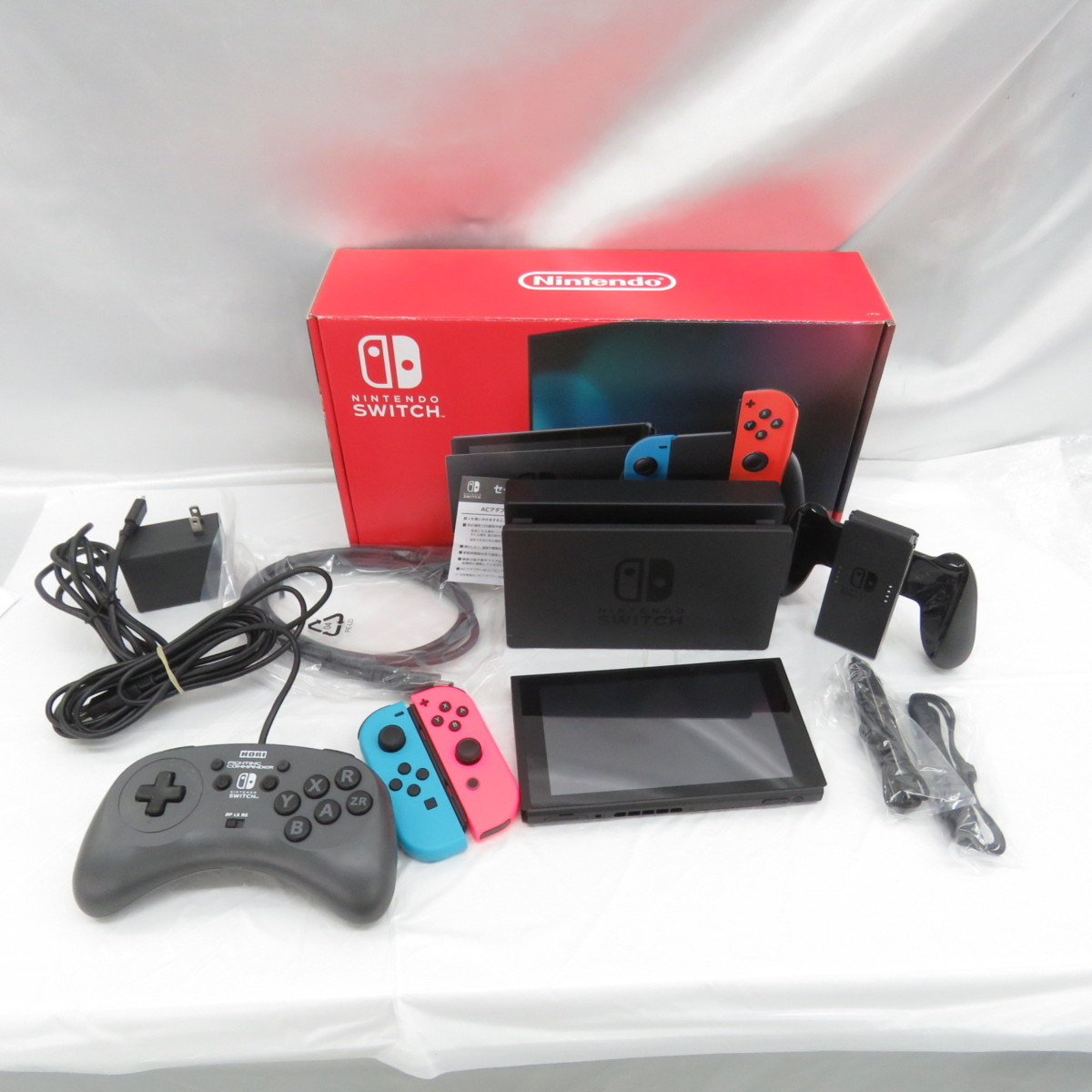 定番人気，お買い得 NINTENDO ニンテンドースイッチ ネオンブルー/レッド HAD-S-KABAA JPN 2019年8月発売モデル HORIコントローラー付 10906023(ニンテンドースイッチ本体)｜売買されたオークション情報、yahooの商品情報を ニンテンドースイッチ本体