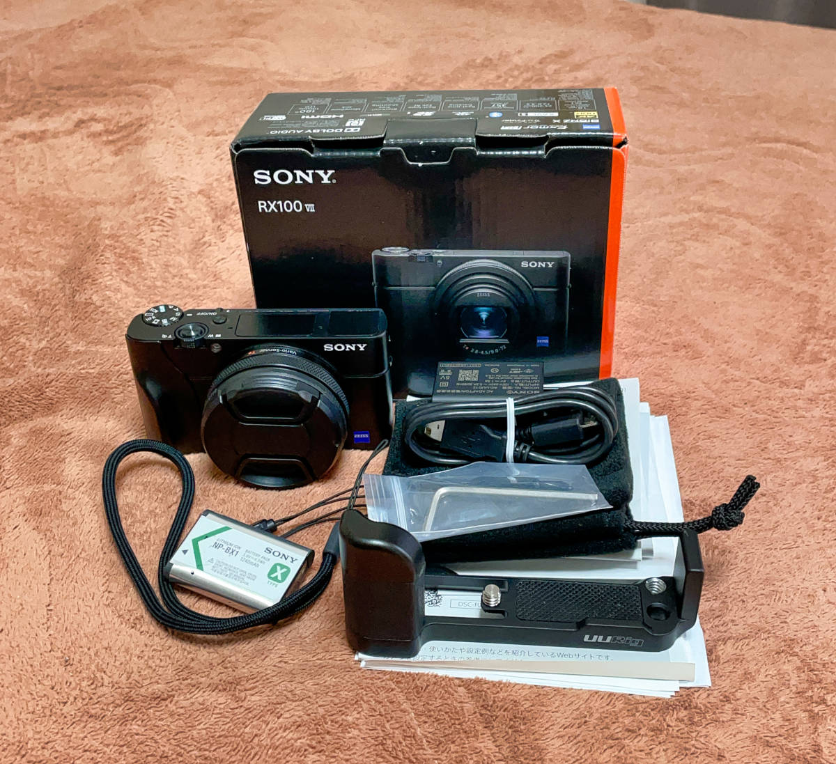 Cyber-shot SONY DSC-RX100M7 ＋ （超美品、保証付き）(ソニー)｜売買 
