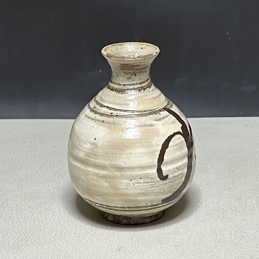 ◇古美術 鉄絵 小壺 在銘 高さ10.5cm 李朝 鶏龍山 写 徳利 刷毛目 