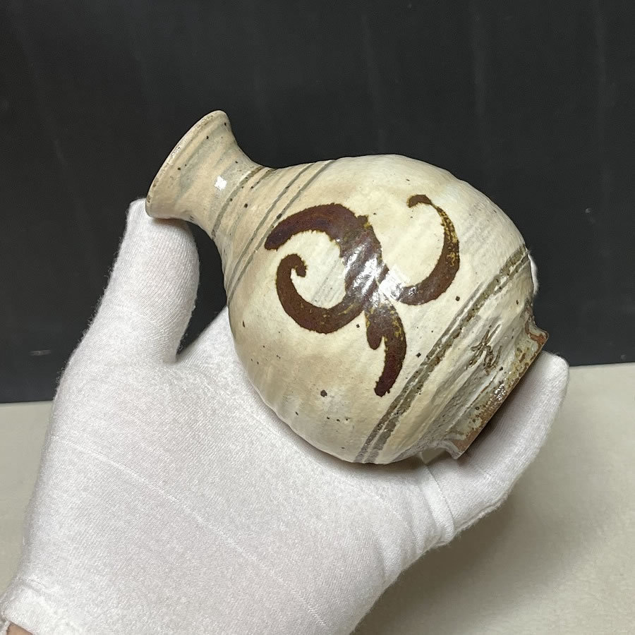 ◇古美術 鉄絵 小壺 在銘 高さ10.5cm 李朝 鶏龍山 写 徳利 刷毛目 