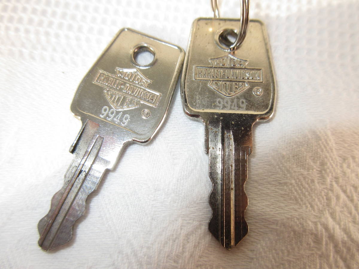 中古品 美品 2018年製 ハーレー 純正品 鍵付き燃料タンクキャップ中古