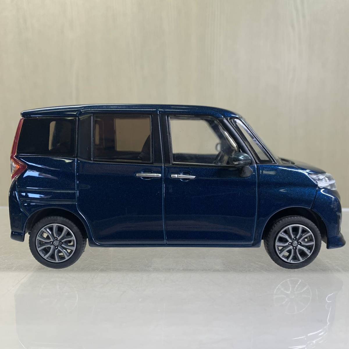 TOYOTA トヨタ ROOMY ルーミー 1/30 非売品 ミニカー レーザーブルー