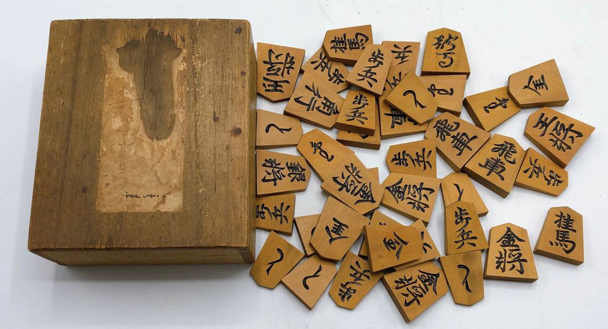 数量限定，正規品 将棋駒 在銘 山峯作 約41個 彫駒 手彫り 将棋道具 990ー4(将棋)｜売買されたオークション情報、yahooの商品情報をアーカイブ公開 - オークファン 将棋
