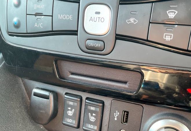 【2/6まで2200円！で買えるチャンス】　日産リーフ　ZE1　専用設計カードホルダー　新製品