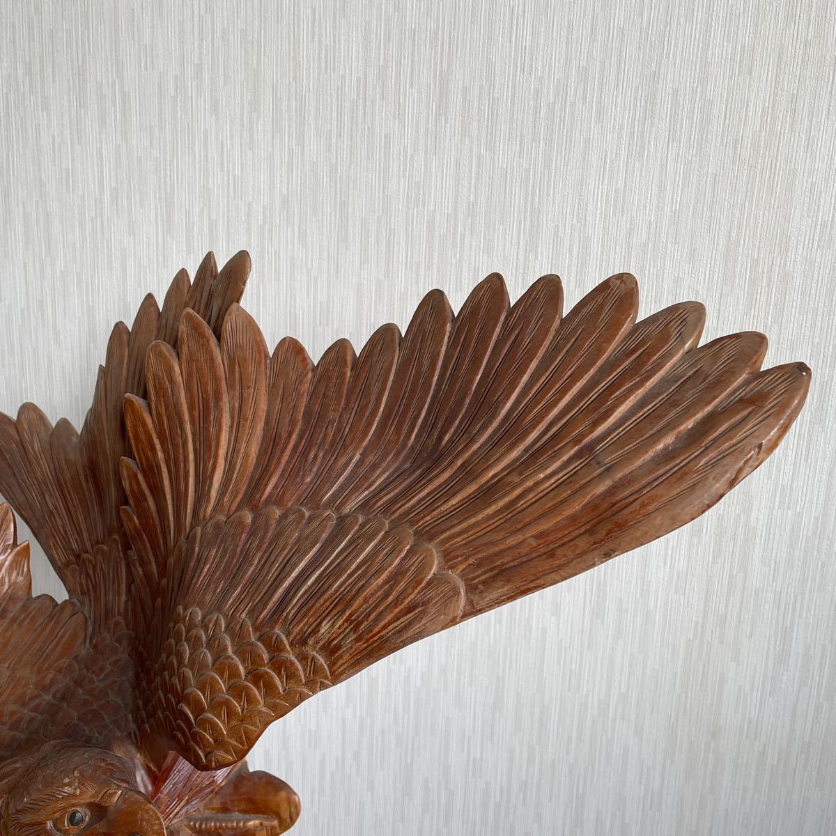 引取OK! 木彫り 鷹 置物 工芸品 オブジェ 高さ 92cm 幅90cmです 中古