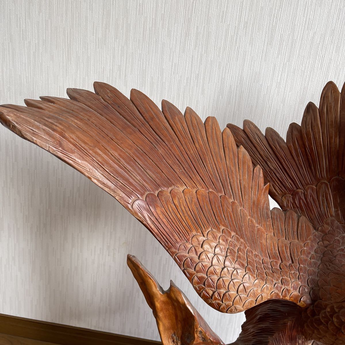 引取OK! 木彫り 鷹 置物 工芸品 オブジェ 高さ 92cm 幅90cmです 中古