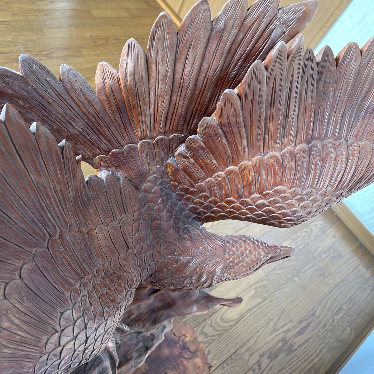 引取OK! 木彫り 鷹 置物 工芸品 オブジェ 高さ 92cm 幅90cmです 中古