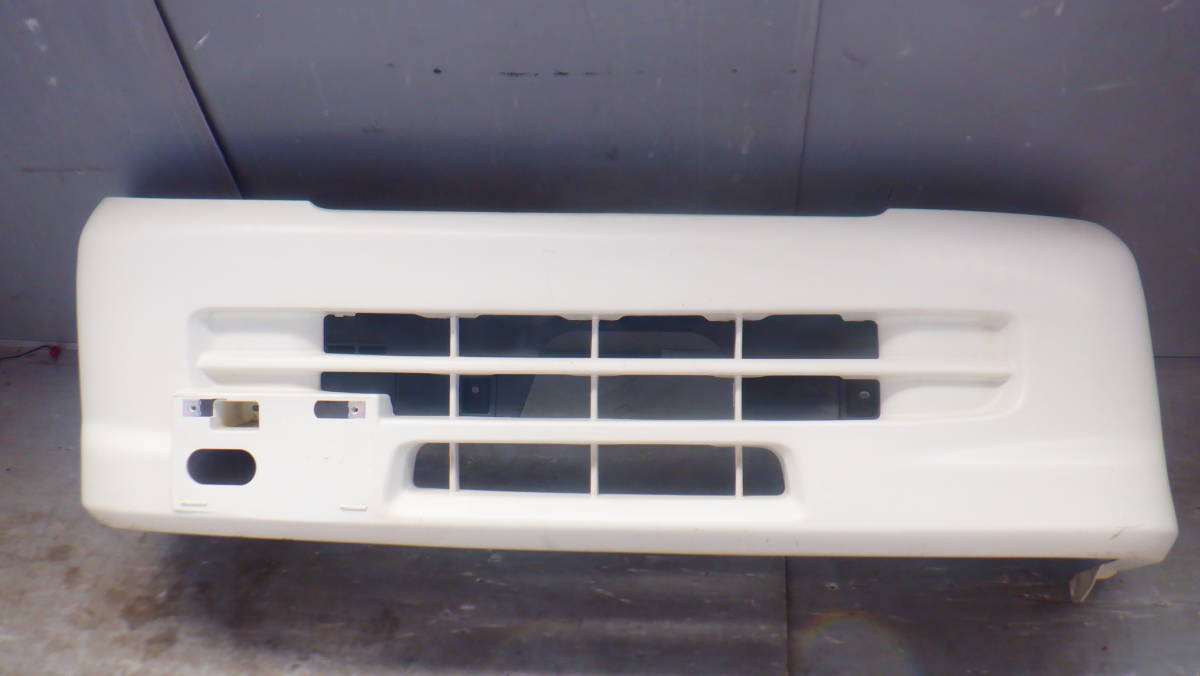 ダイハツ H21年 S200P S201P S210P S211P ハイゼット 純正 フロントバンパー W20 ホワイト 04-02-03-335 B2-Q2