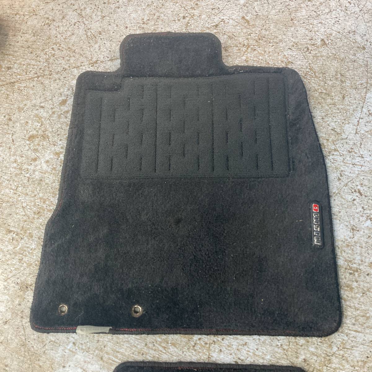 @ 日産 ノートニスモ(E12) 純正 フロアマット 1台分 訳あり品 [RT-3635]