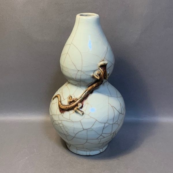 中国骨董品：鈞窯（均窯）の陶磁器の買取と鑑定・査定 汝窯青磁六角瓶