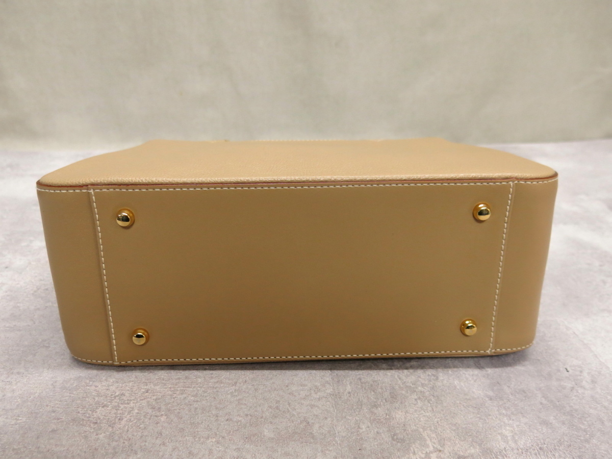○超美品○新品同様○MORABITO モラビト○ロゴ型押し○カーフ レザー