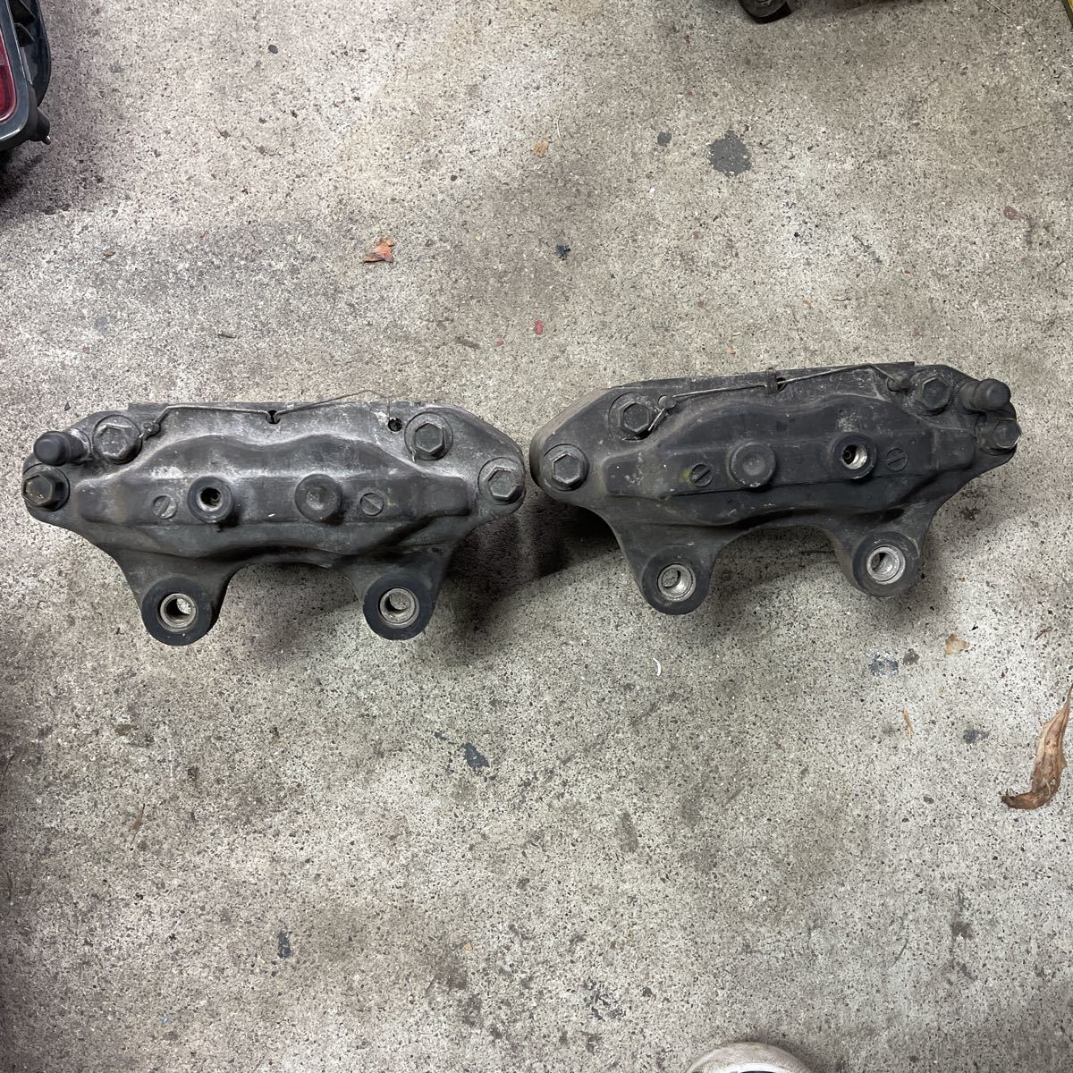 日産 スカイライン ECR33 4POT フロントキャリパー 左右セット