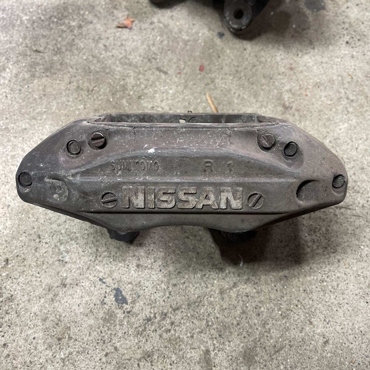 日産 スカイライン ECR33 4POT フロントキャリパー 左右セット