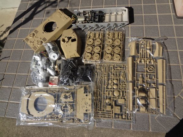 【高品質，大人気】 13 タミヤ 1/16 キングタイガー ラジコン戦車 組立途中(戦車、軍用車両)｜売買されたオークション情報、yahooの商品情報をアーカイブ公開 - オークファン 戦車、軍用車両