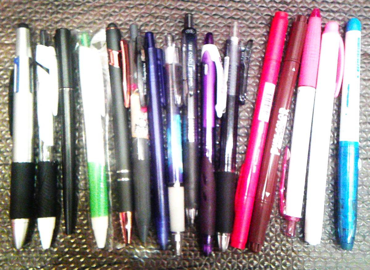 ディズニー含む黒 色々なボールペ10本 三色ボールペン1本 サインペン５本 計16本 ボールペン一般 売買されたオークション情報 Yahooの商品情報をアーカイブ公開 オークファン Aucfan Com