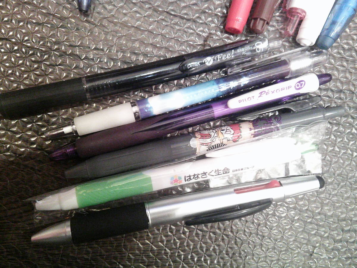 ディズニー含む黒 色々なボールペ10本 三色ボールペン1本 サインペン５本 計16本 ボールペン一般 売買されたオークション情報 Yahooの商品情報をアーカイブ公開 オークファン Aucfan Com