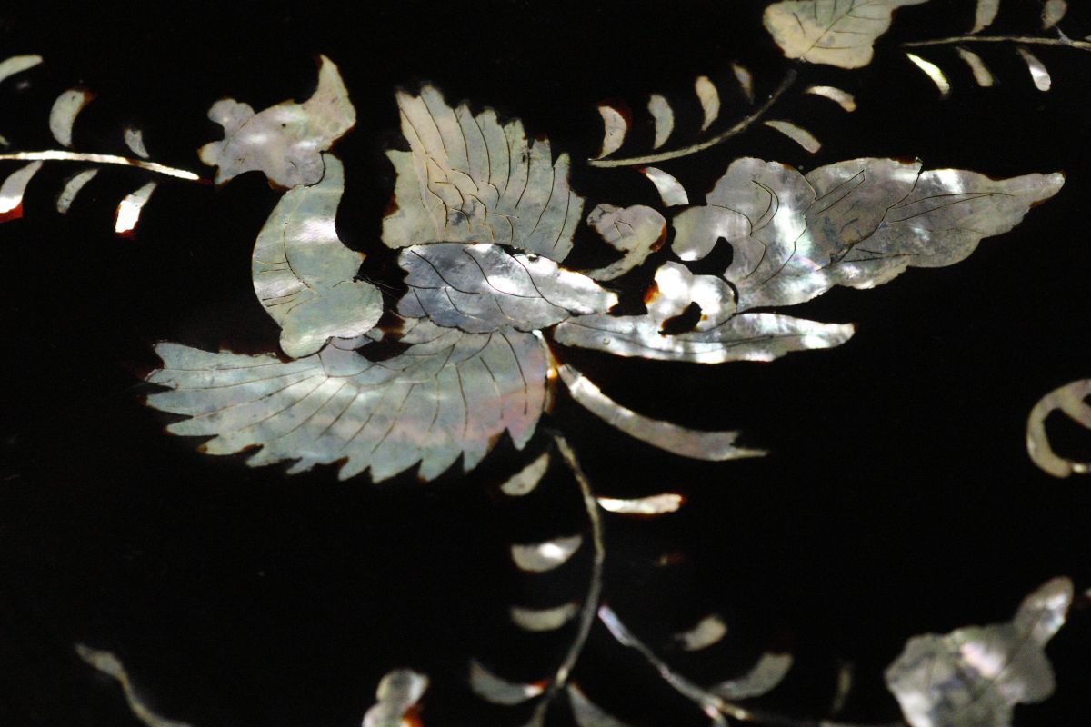 文化遺産オンライン 木地鳳凰唐草螺鈿金裝飾剣 波型ピン（中） 中国 