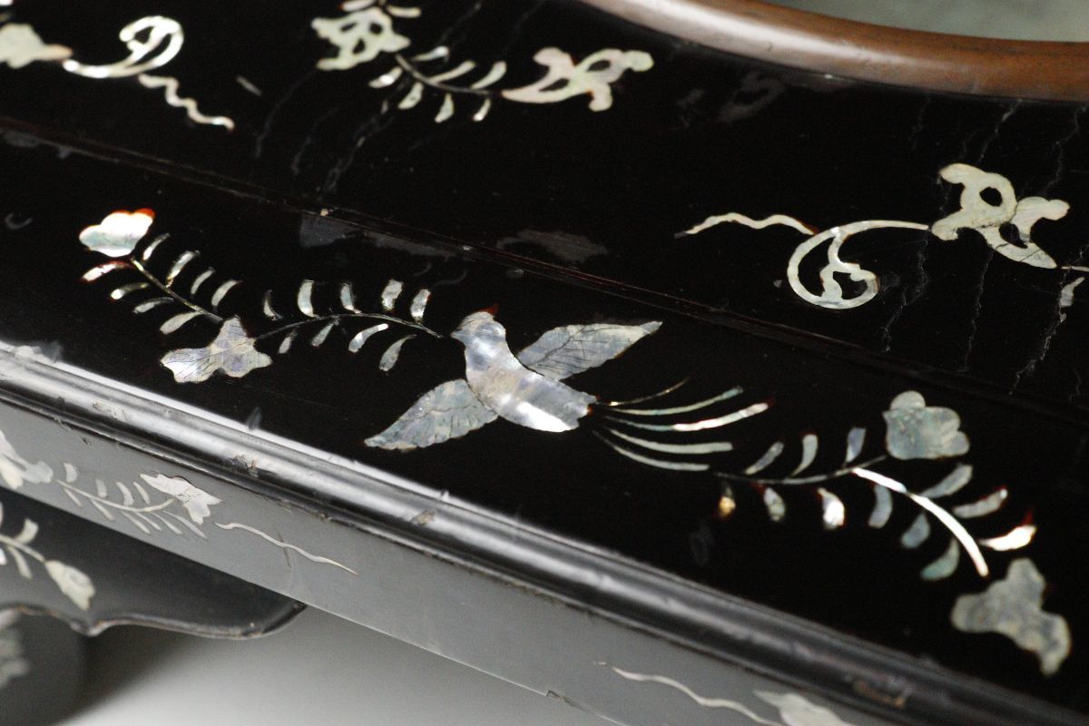 文化遺産オンライン 木地鳳凰唐草螺鈿金裝飾剣 波型ピン（中） 中国 