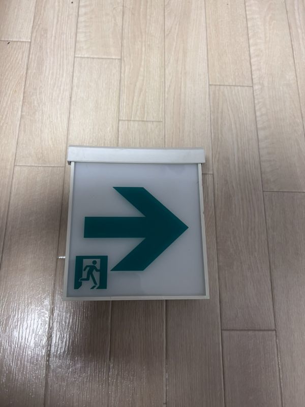 中古 現状 MITSUBISHI 誘導灯 通路誘導灯 非常口誘導灯 品番 KSH1851