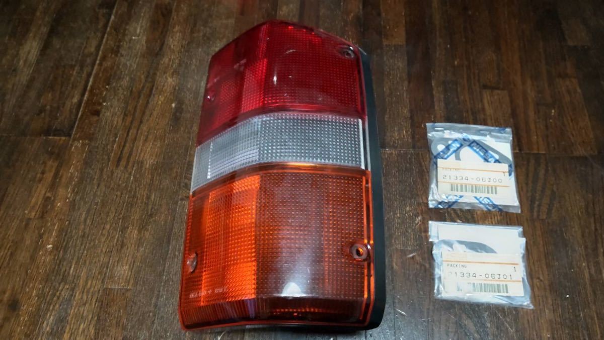 日産サファリ Y60 右テールランプ 中古品 ラスト一個 オマケ付き