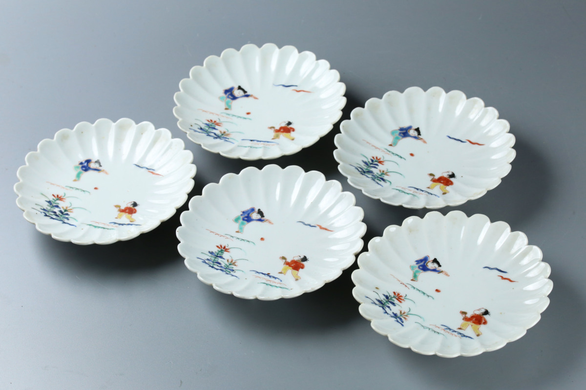 昊 旧家蔵出 酒井田柿右衛門 染錦 人物図 菊形三足