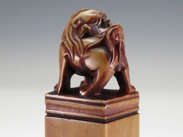 古印材「寿山石獅子鈕一対」⁄落款「董大年」⁄木箱入 古印材 寿山石