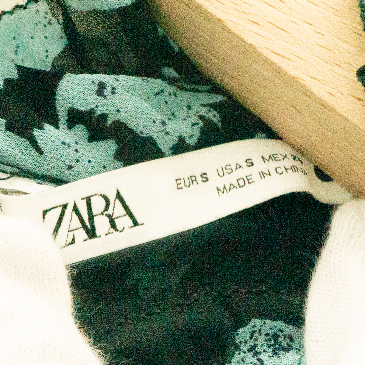 Zara ザラ 花柄 ワンピース ハイネック 長袖 プリーツ ブラウス 薄手 ロング Usa S ポリエステル ブラック 黒 ブルー 綺麗め モード 春夏 ワンピース 売買されたオークション情報 Yahooの商品情報をアーカイブ公開 オークファン Aucfan Com