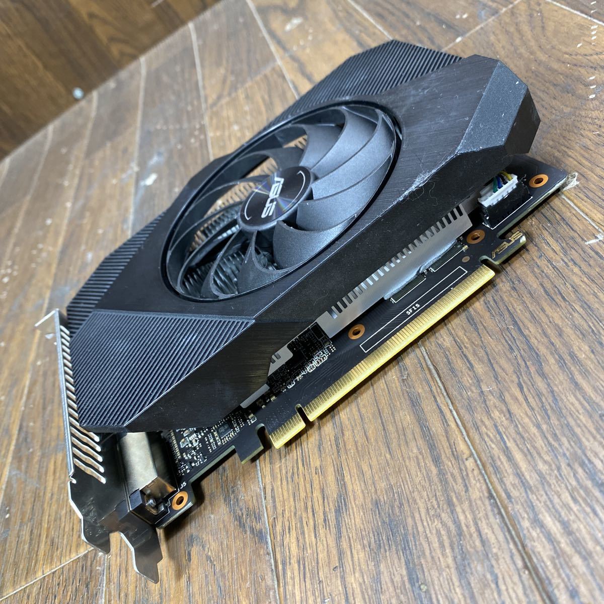 ASUS NVIDIA GeForce GTX 1650 GDDR6 4GB PH-GTX1650-O4GD6-P 認識