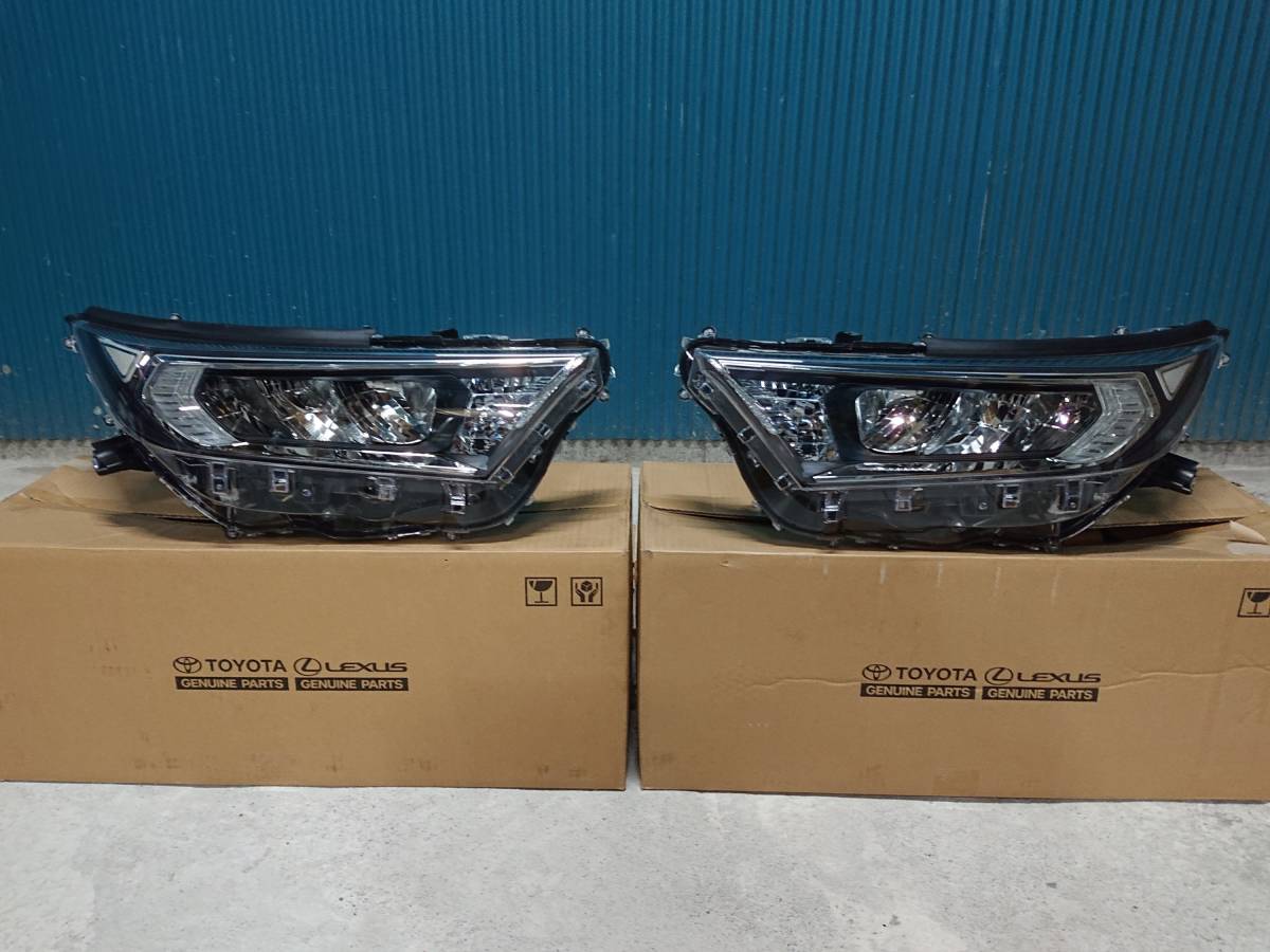 TOYOTA 81145-42832 RAV4 右ヘッドライトSTANLEY