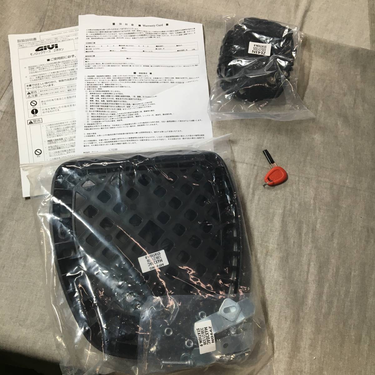 するめ 未使用 GIVI (ジビ) バイク用 リアボックス 43L 未塗装ブラック E43NTL