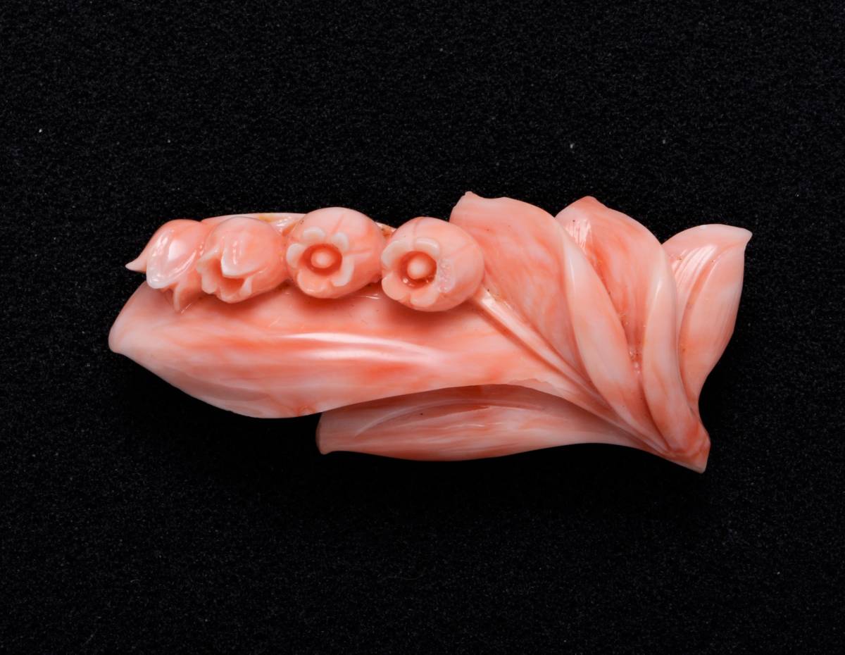 至高の逸品☆アンティーク 珊瑚・彫刻 「スズラン」 ブローチ＆帯留め
