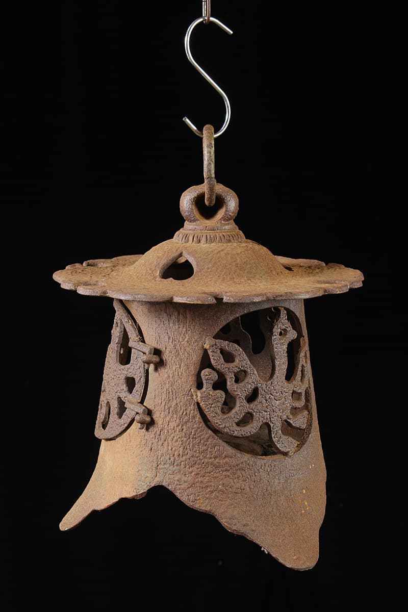 DQ930 時代物 鉄製 波に鳥透彫文 雪輪形 吊灯篭 高30cm 重4.6kg・鉄