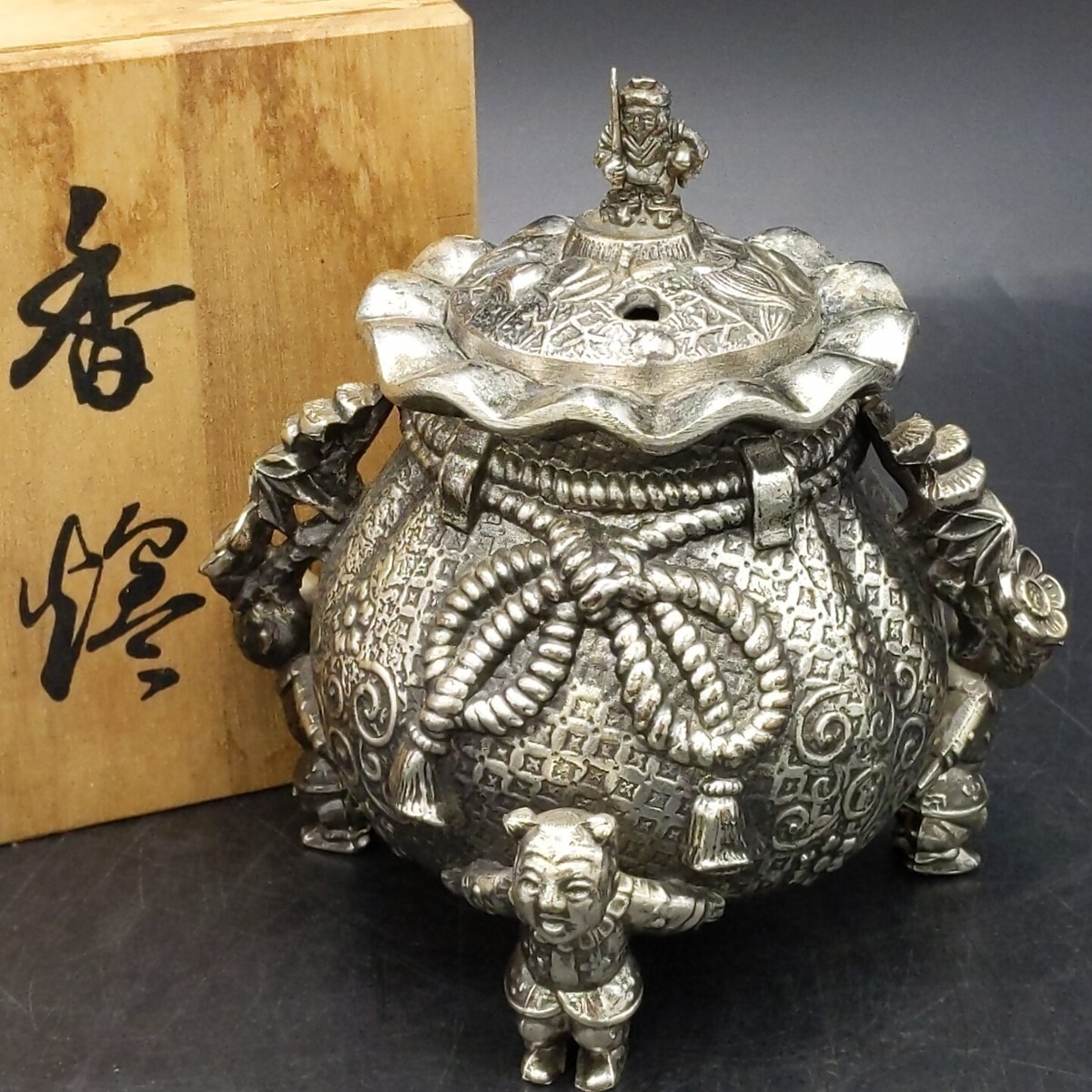花瓶 銅製 鯉高肉彫 時代金工美術 作 清鳳 祥雲斎 銀象嵌眼 高さ33.2