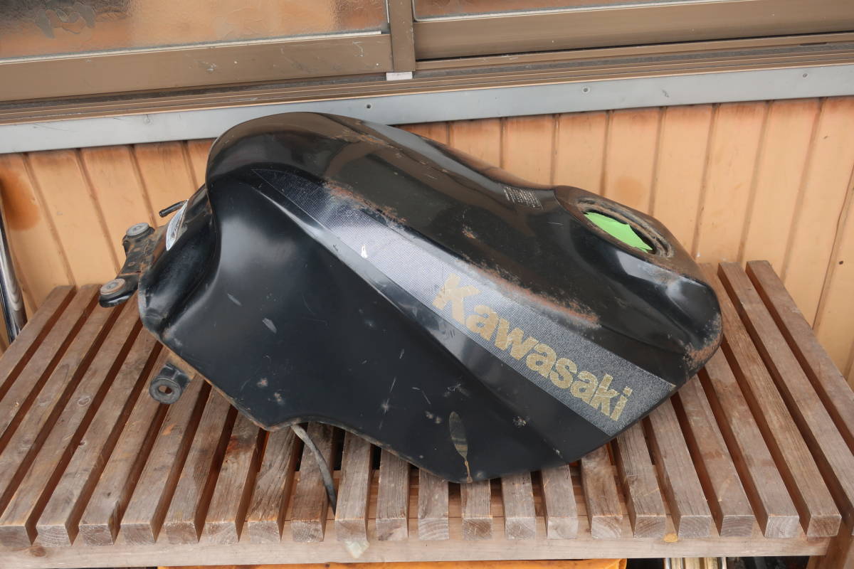 ☆カワサキ GPZ400R 燃料タンク コック センサー 錆あり 塗装・補修用