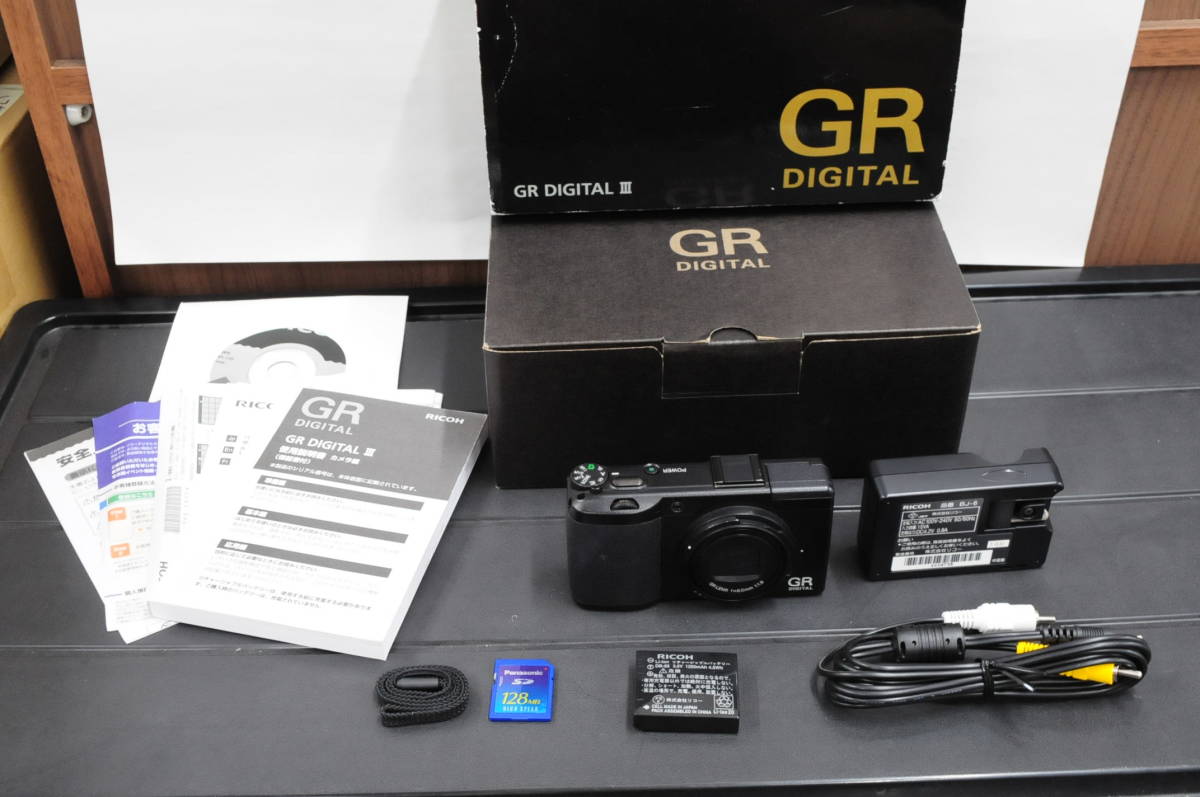 リコー GR DIGITALⅡ(ジャンク品) 専用ケースや充電器など付属 リコー GR DIGITALⅡ(ジャンク品) 専用ケースや充電器など付属