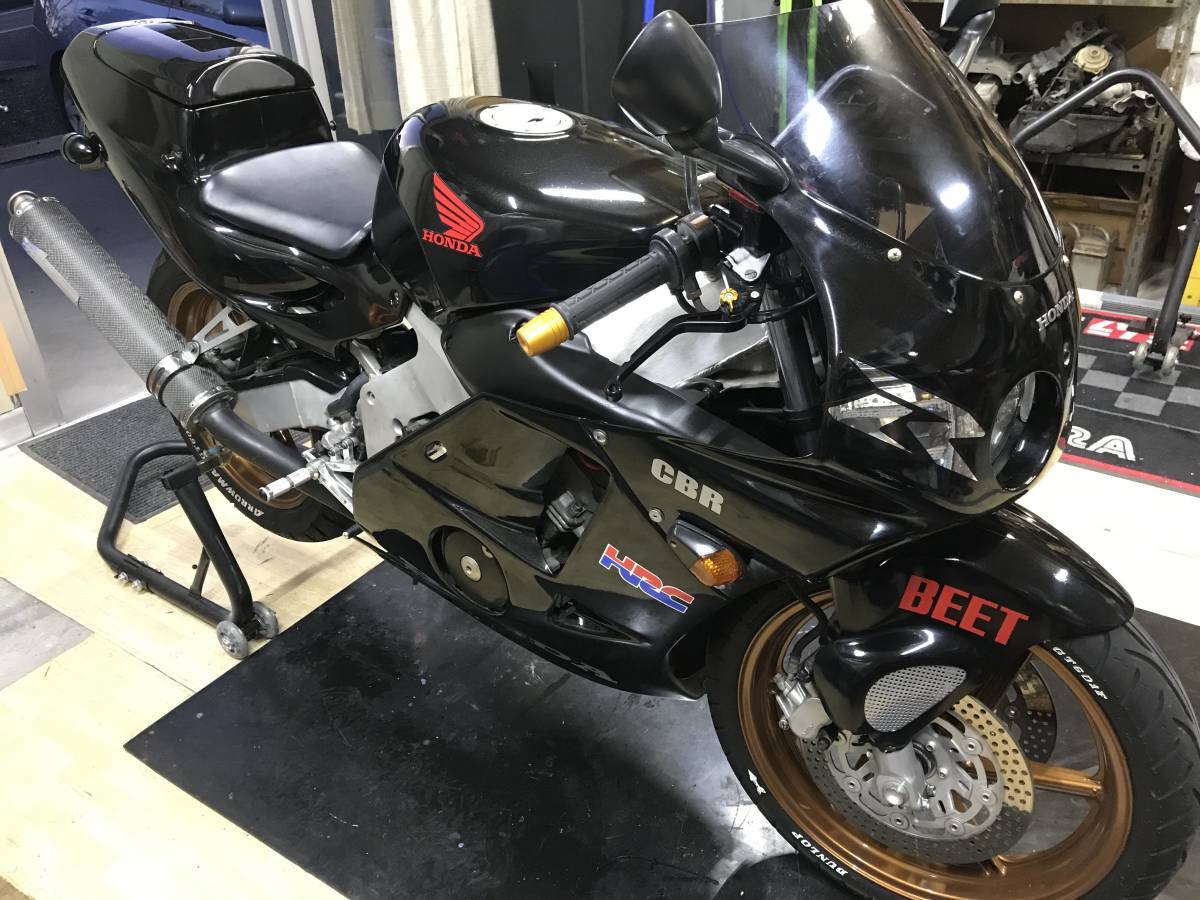 CBR250RR MC22 規制前 – MC22型「CBR250RR」は、ホンダが持てる技術を 