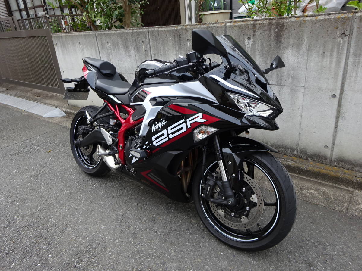 Ru（感謝）/4 2011 Ninja ZX-25R Ninja Kawasaki 0 Rider Magazine ®