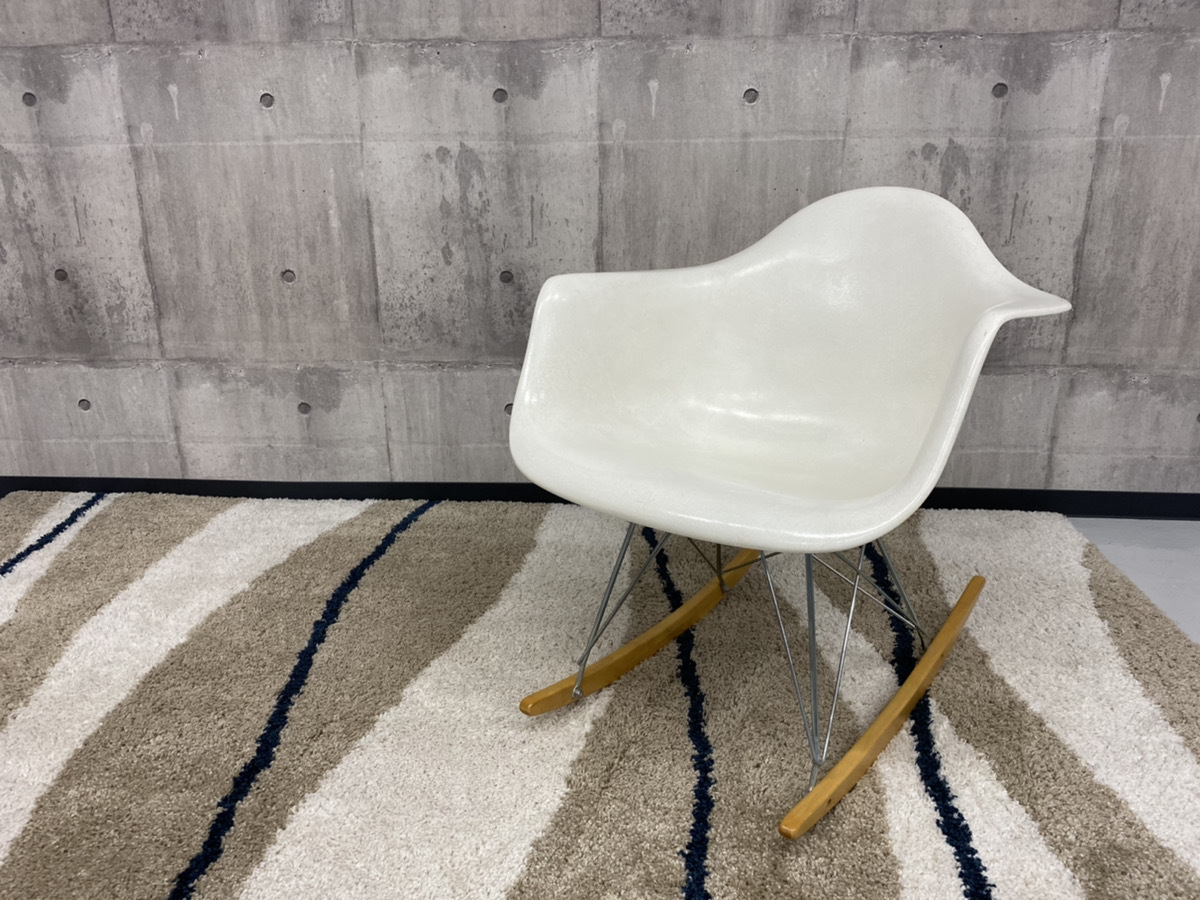 イームズ モダニカ ファイバーグラス サイドシェルチェア MODERNICA