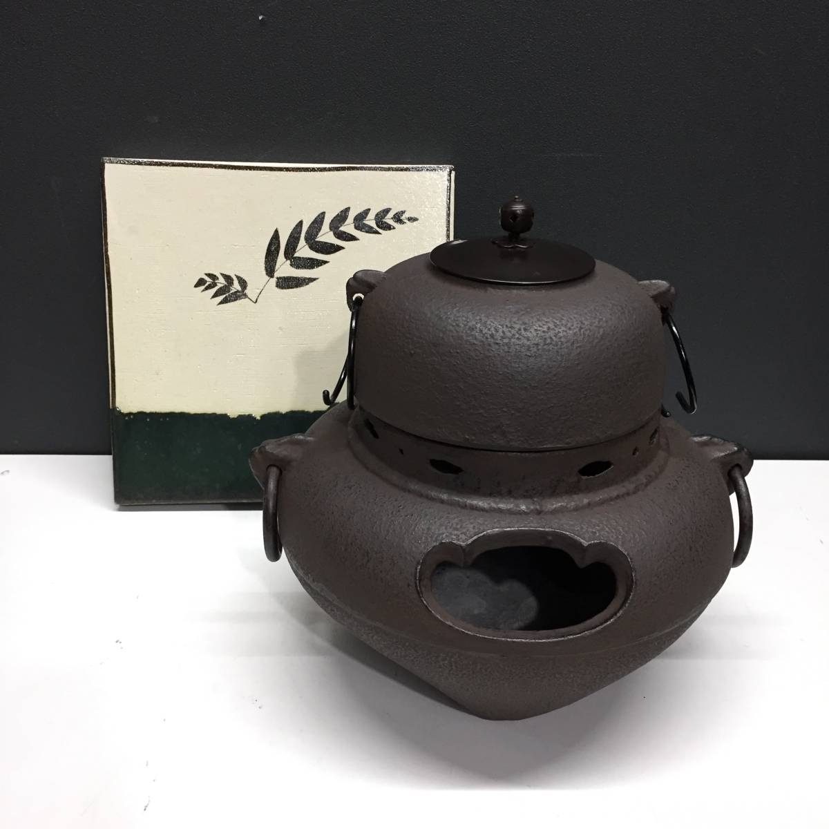 ▽弘雲堂 風炉釜 茶道具 鬼面小 茶器 茶釜 風炉 鉄窯 工芸品