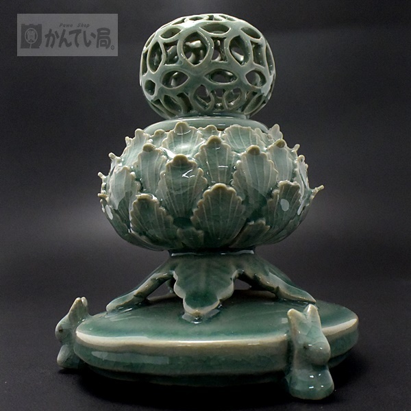 未使用】 香炉/青磁/透かし/蓮花型透し/彫兎三つ足/海青