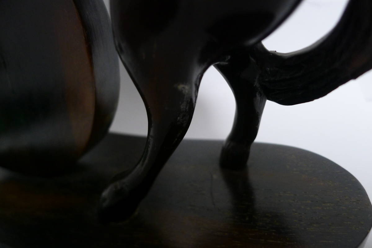 dd094 馬の置物 フィリピン製 縞黒檀 彫刻 跳ね馬 縁起物 風水