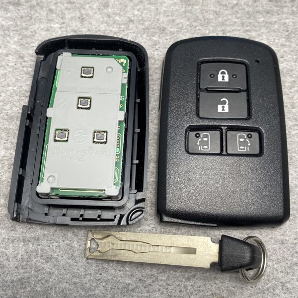 トヨタ純正スマートキー(初期化済)基盤番号231451-0120新品電池付き①