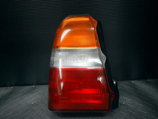 お得，大人気 コンフォート YXS11 左 テール ランプ ライト 81560-43011(テールライト)｜売買されたオークション情報、yahooの商品情報をアーカイブ公開 - オークファン トヨタ用