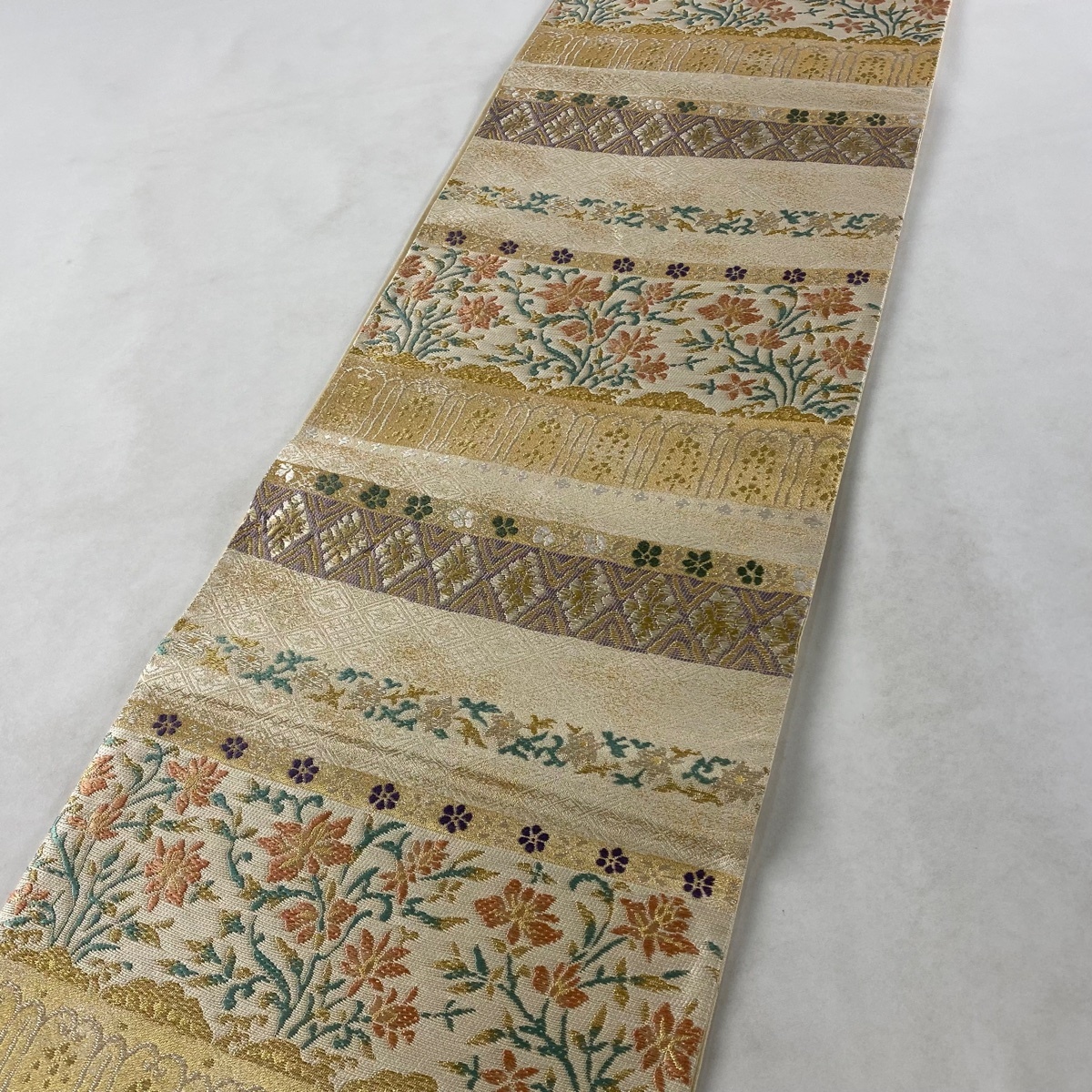 袋帯 美品 逸品 落款 人間国宝 木村雨山監修 更紗 草花 段縞 金銀糸 箔