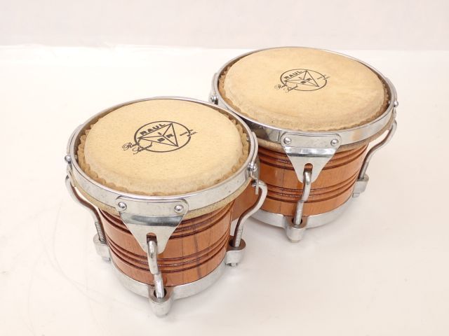 ヘピニキとパーカッションテーブル ヘピニキ 打楽器 ブラジル サンバ