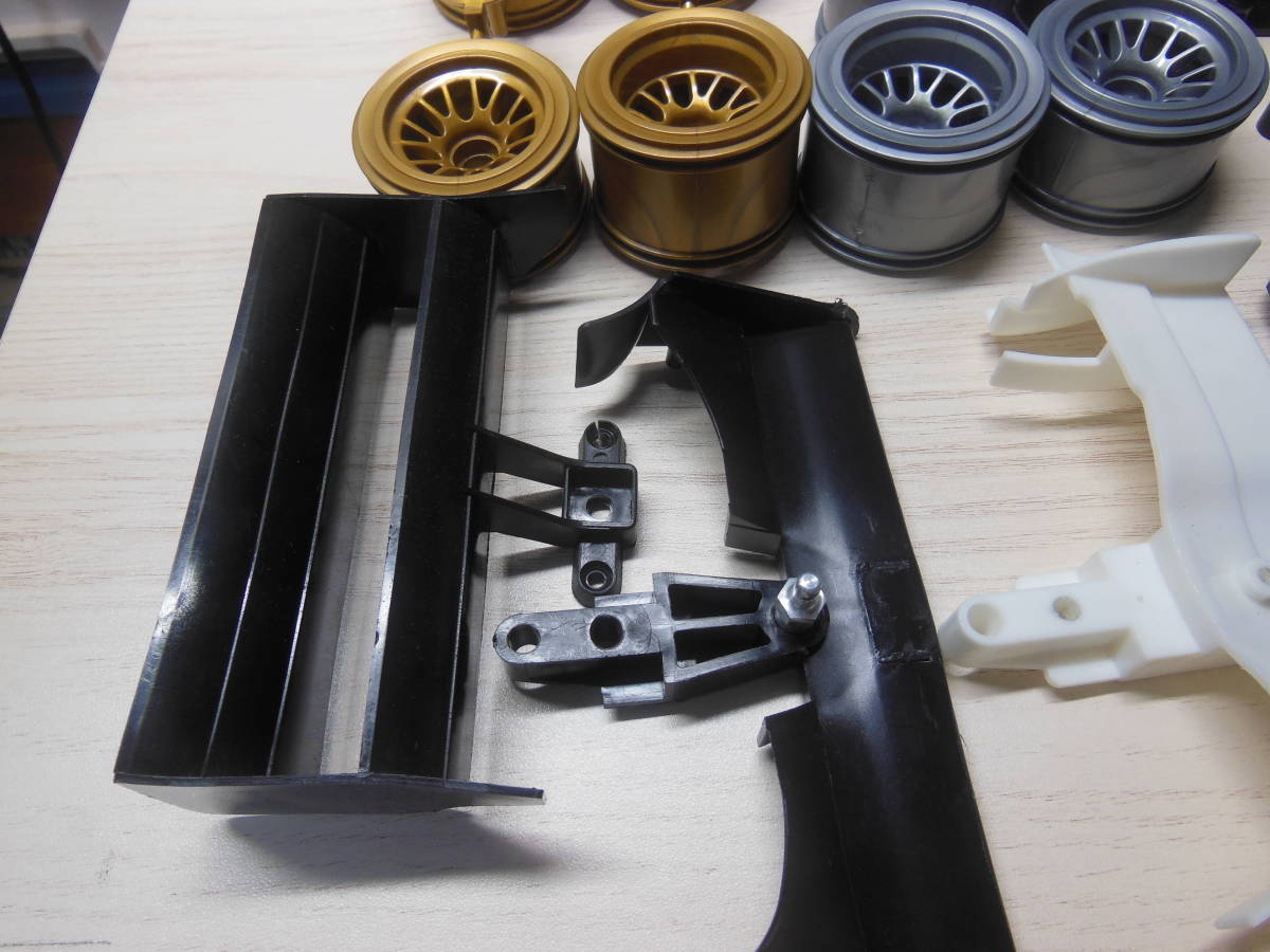 タミヤ F1 F104 ラバータイヤ用ホイール2セットとあまりパーツ中古