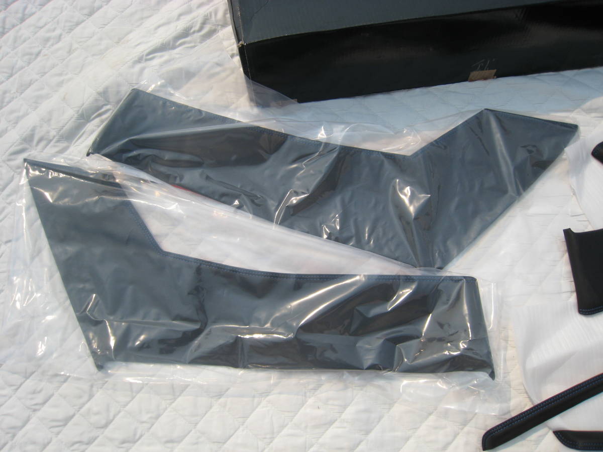 ◆未使用品◆LAMBO◆C-HR◆ドアレザーパネル◆LDP-CHR-BL◆ブラック×ブルー◆ LANBO ドアレザーパネル C-HR LAMBORGHINI COUNTACH トヨタ，TRD，アルファードカウルトップパネルインテリアカスタム3Dカーボンシート10W20W30Wエスティマ30W40W10Wヴェルファイア前期後期